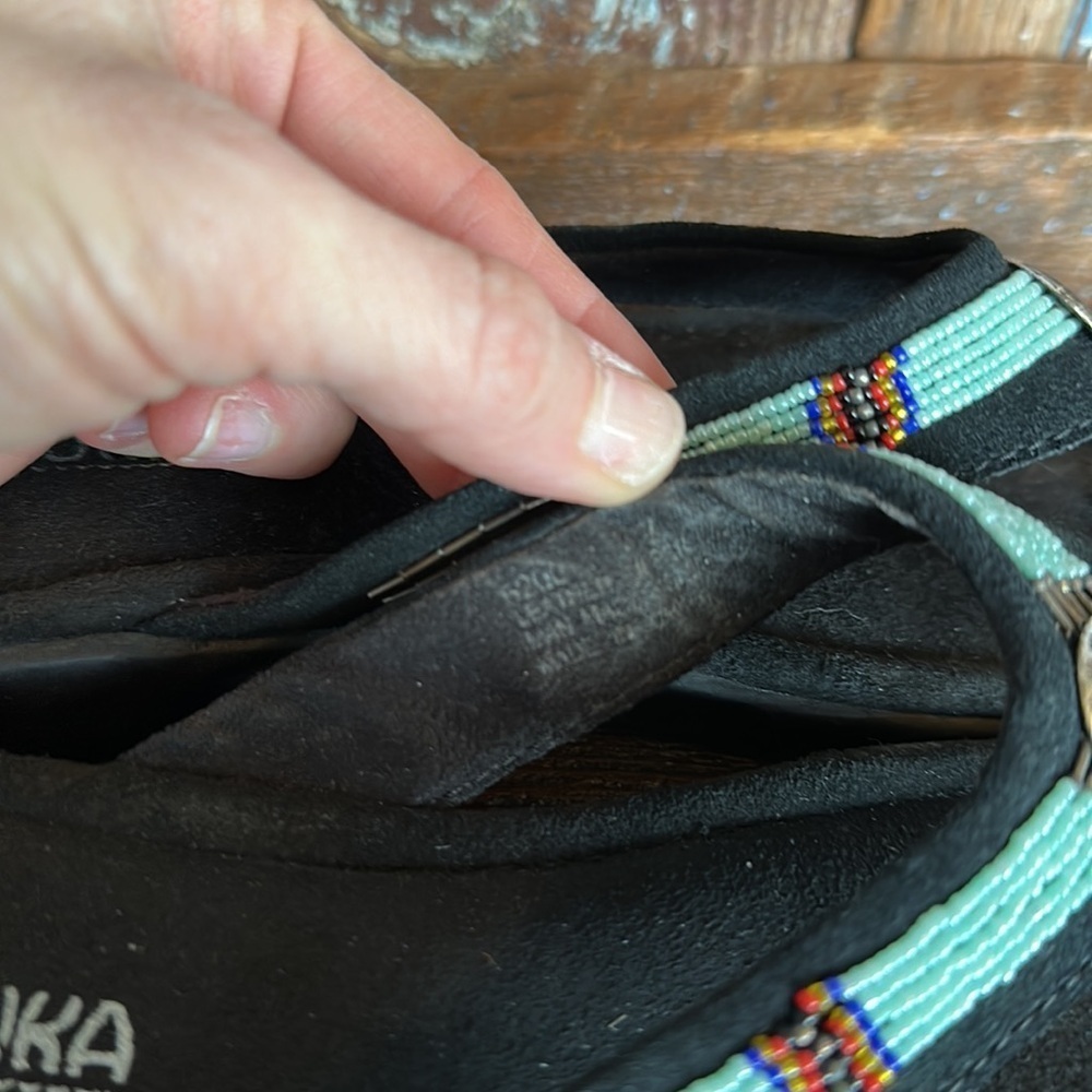 Minnetonka Black Leather Beaded Flip Flop Boho Festival Sandals Size 7 - Picture 5 of 6